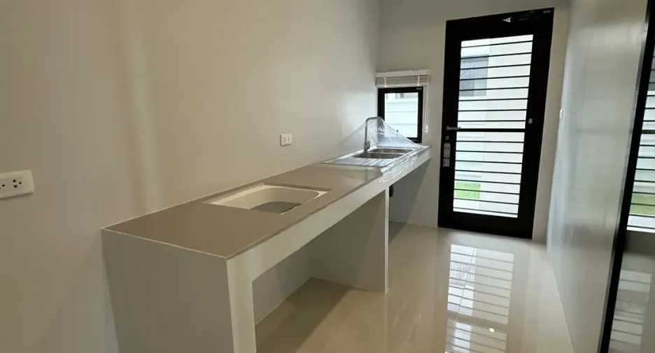 For sale 5 bedrooms house in Lat Krabang, Bangkok