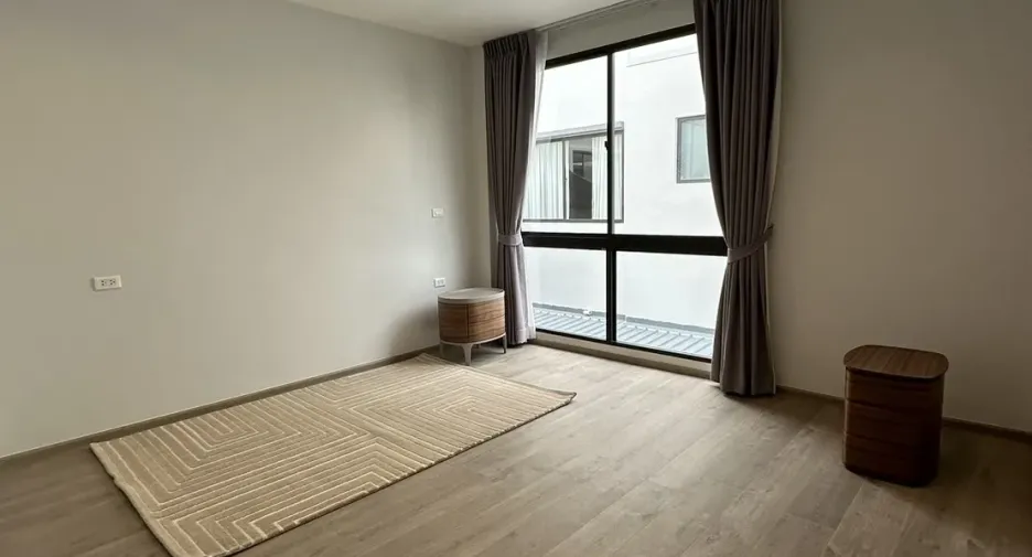 For sale 5 bedrooms house in Lat Krabang, Bangkok