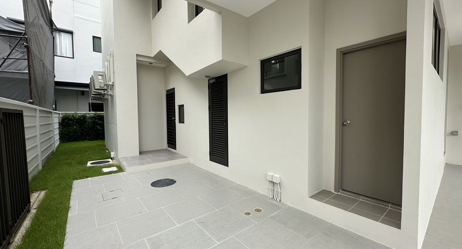 For sale 5 bedrooms house in Lat Krabang, Bangkok