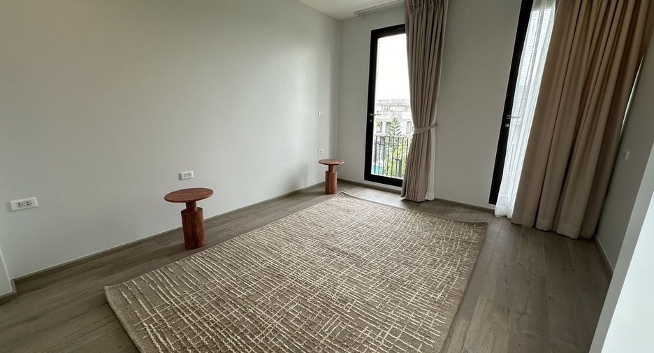 For sale 5 bedrooms house in Lat Krabang, Bangkok