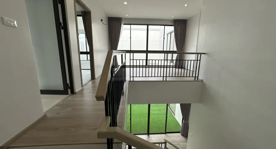 For sale 5 bedrooms house in Lat Krabang, Bangkok