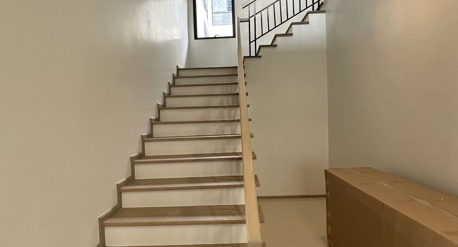 À vendre 5 chambres maison à Lat Krabang, Bangkok