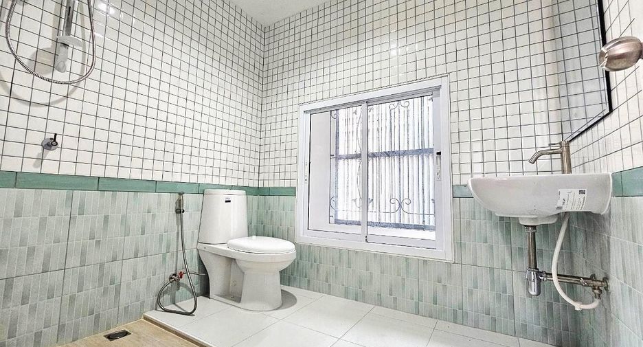 Haus zum Kauf mit 3 Zimmer in Lam Luk Ka, Pathum Thani