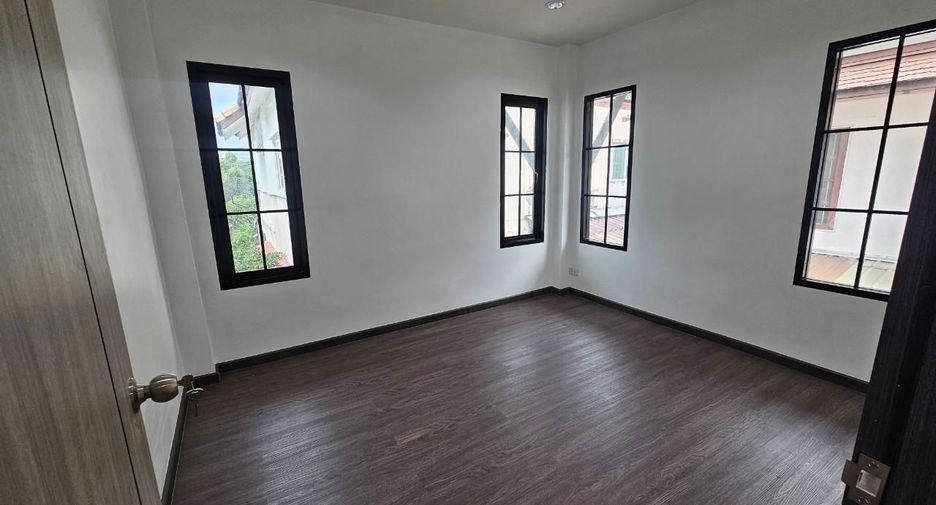 Haus zum Kauf mit 3 Zimmer in Lam Luk Ka, Pathum Thani
