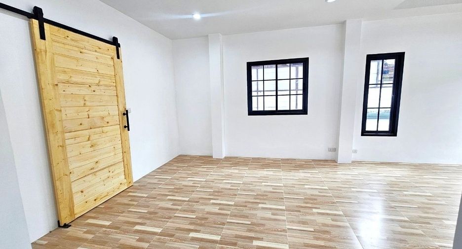 Casa en venta de 3 habitaciones en Lam Luk Ka, Pathum Thani