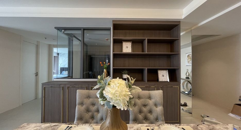 For sale 3 bedrooms condo in Watthana, Bangkok