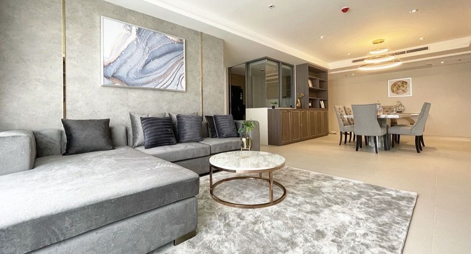 For sale 3 bedrooms condo in Watthana, Bangkok