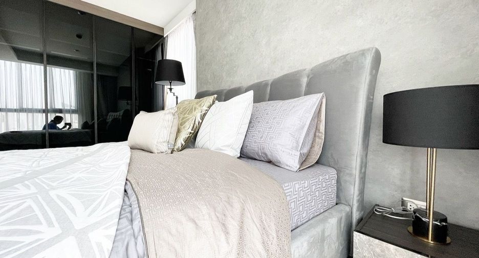 For sale 3 bedrooms condo in Watthana, Bangkok