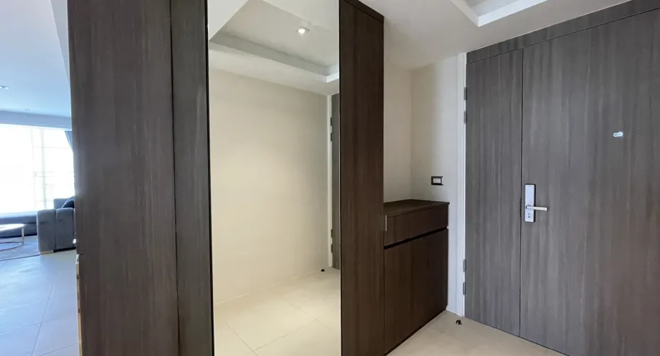 For sale 3 bedrooms condo in Watthana, Bangkok