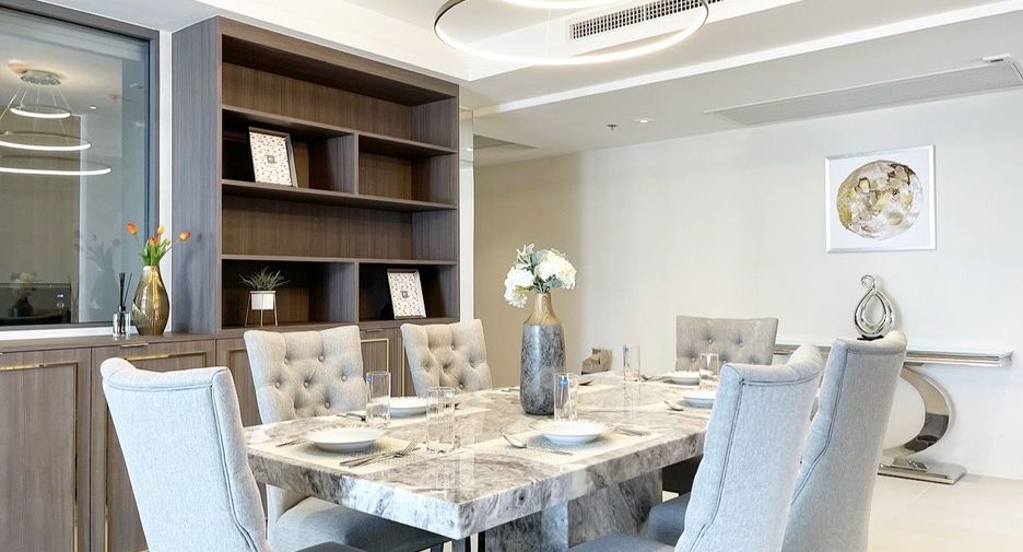For sale 3 bedrooms condo in Watthana, Bangkok