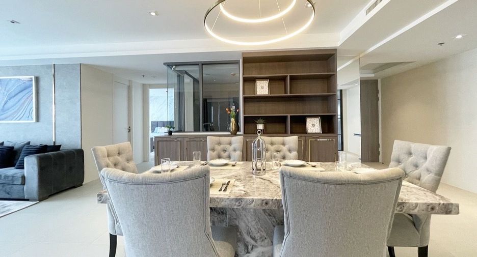 For sale 3 bedrooms condo in Watthana, Bangkok