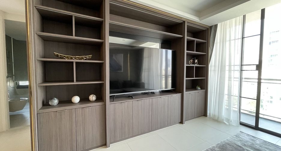 For sale 3 bedrooms condo in Watthana, Bangkok