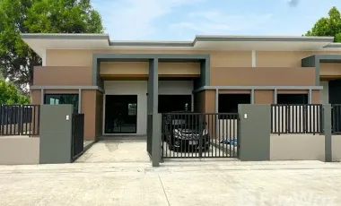 For sale 2 bedrooms townhouse in Bang Nam Priao, Chachoengsao