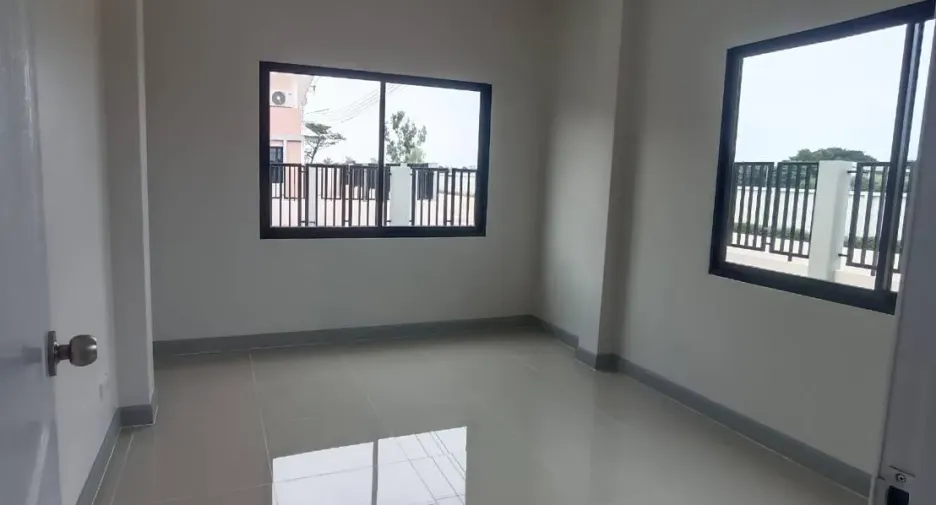 For sale 2 bedrooms townhouse in Bang Nam Priao, Chachoengsao