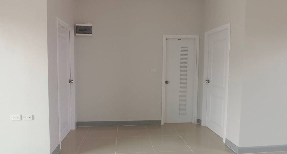 For sale 2 bedrooms townhouse in Bang Nam Priao, Chachoengsao