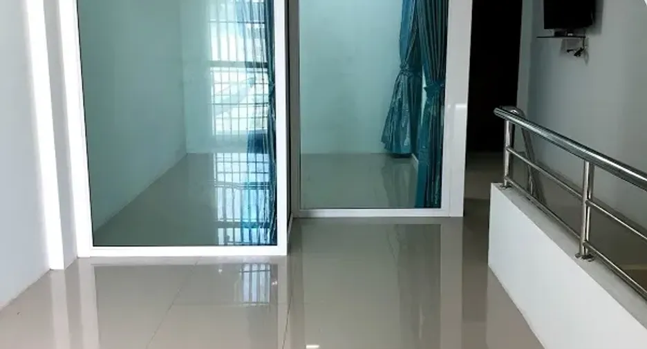 À vendre 2 chambres maison de ville à Mueang Nakhon Sawan, Nakhon Sawan