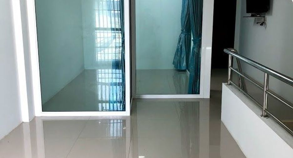 For sale 2 bedrooms townhouse in Mueang Nakhon Sawan, Nakhon Sawan
