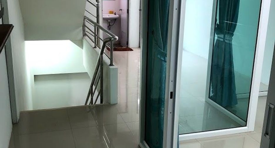 For sale 2 bedrooms townhouse in Mueang Nakhon Sawan, Nakhon Sawan