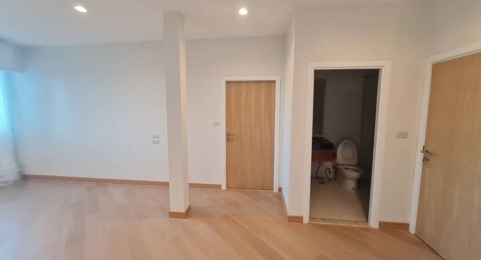 For sale 2 bedrooms condo in Yan Nawa, Bangkok