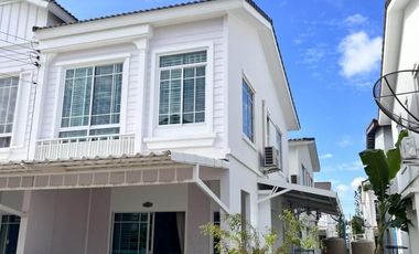 For sale 3 ベッドルーム townhouse in Phan Thong, Chonburi