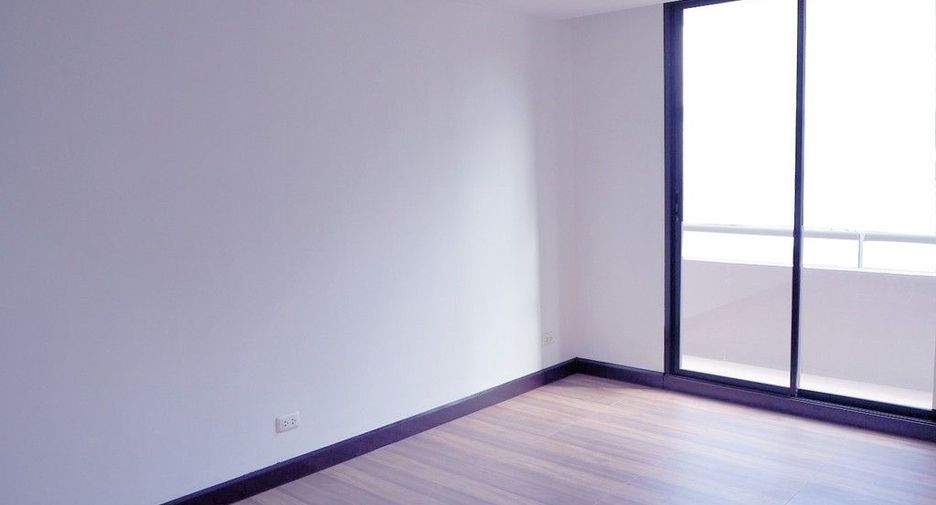 À vendre 4 chambres maison de ville à Pak Kret, Nonthaburi