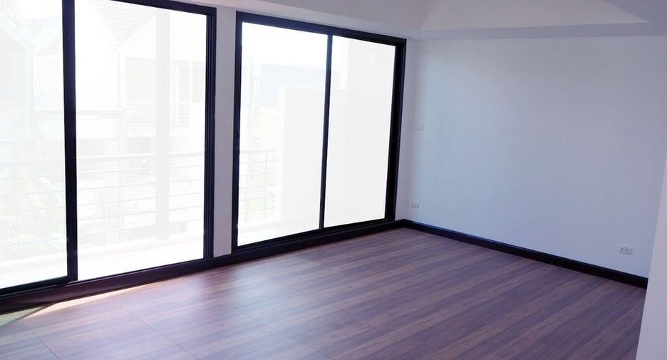 For sale 4 bedrooms townhouse in Pak Kret, Nonthaburi