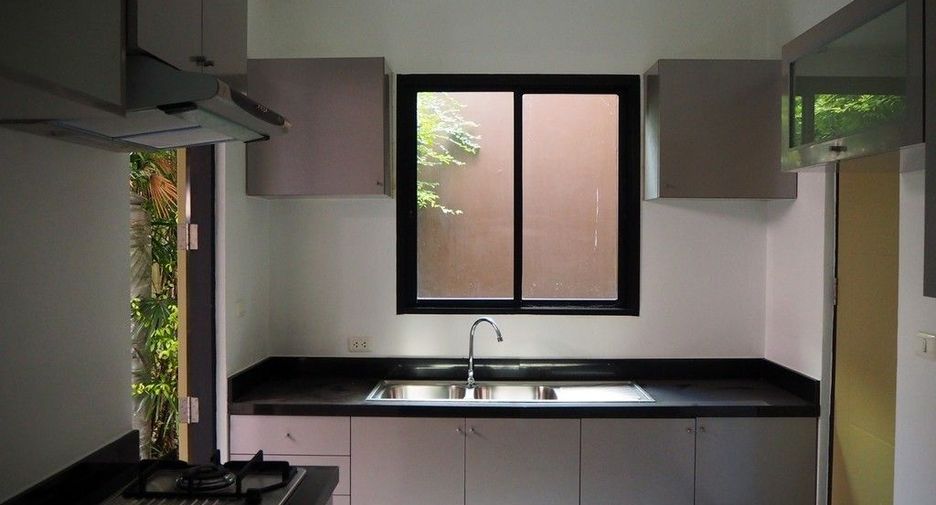 À vendre 4 chambres maison de ville à Pak Kret, Nonthaburi