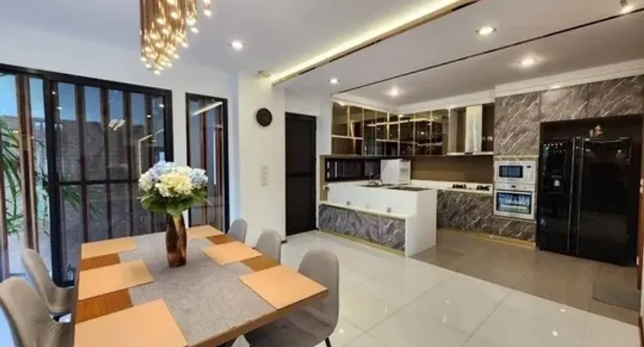 Villa en venta de 4 habitaciones en Mueang Nonthaburi, Nonthaburi