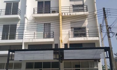 Reihenhaus zur Miete mit 3 Zimmer in Thanyaburi, Pathum Thani