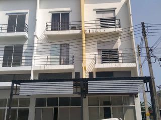 ให้เช่า 3 ห้องนอน ทาวน์เฮ้าส์ ใน ธัญบุรี, ปทุมธานี