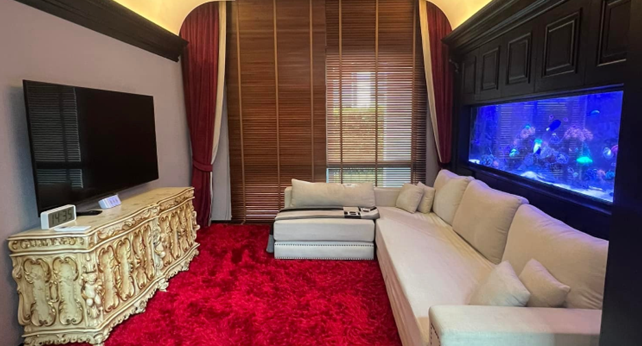 For sale 5 bedrooms house in Khan Na Yao, Bangkok