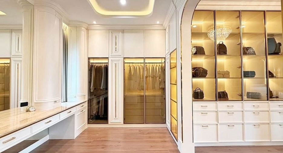 Haus zum Kauf mit 4 Zimmer in Mueang Pathum Thani, Pathum Thani