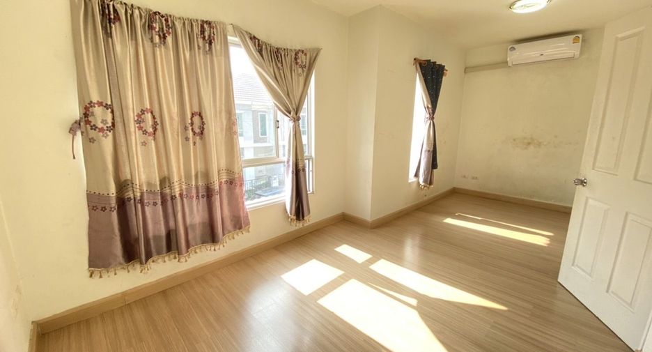 For rent 3 bedrooms townhouse in Sam Phran, Nakhon Pathom