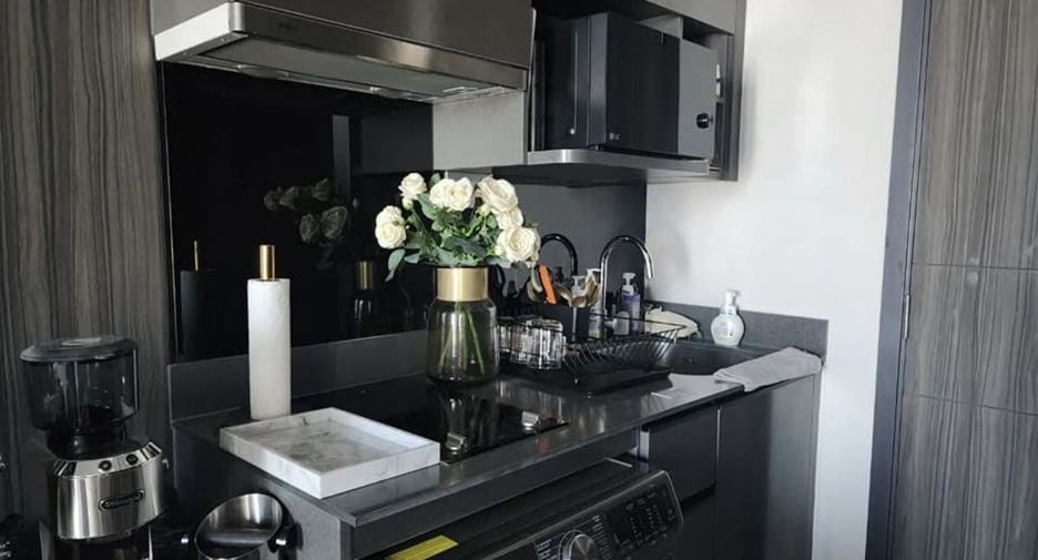 For sale 1 Beds condo in Khlong Toei, Bangkok