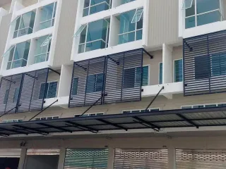 Local comercial en alquiler de 1 habitaciones en Mueang Pathum Thani, Pathum Thani
