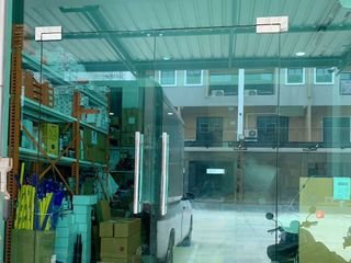 Local comercial en alquiler de 1 habitaciones en Mueang Pathum Thani, Pathum Thani