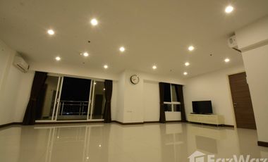 À vendre 2 chambres condo à Yan Nawa, Bangkok