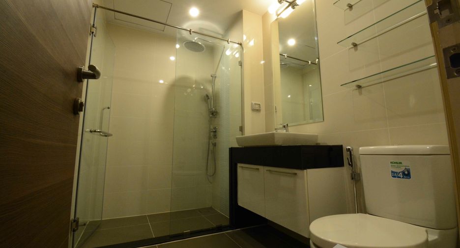 À vendre 2 chambres condo à Yan Nawa, Bangkok