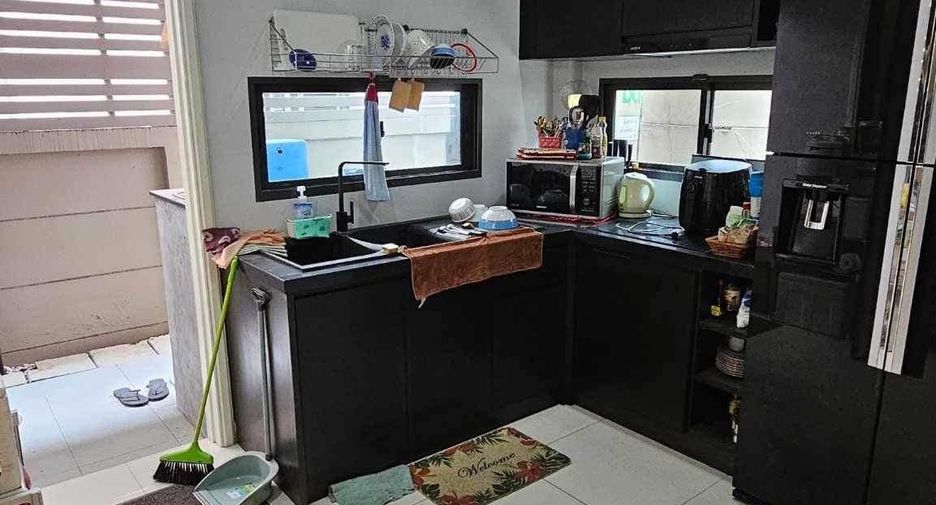 For sale 5 bedrooms house in Thanyaburi, Pathum Thani