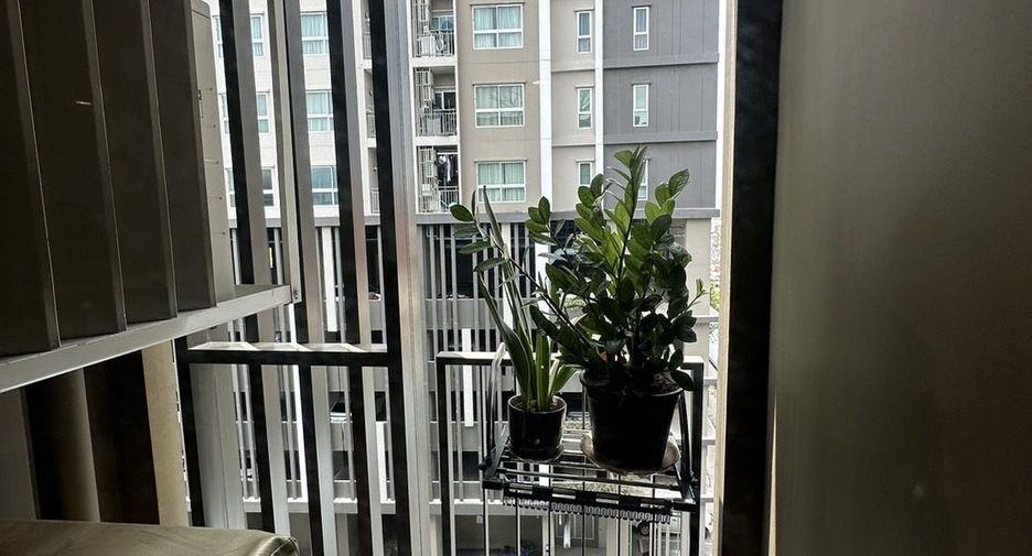 For sale 1 bed condo in Huai Khwang, Bangkok