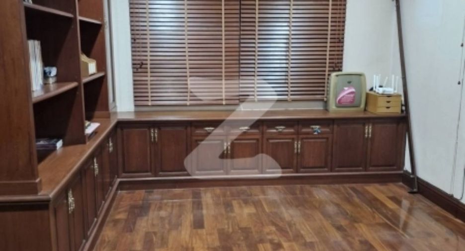 For sale 4 bedrooms house in Bang Khun Thian, Bangkok