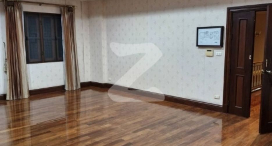 For sale 4 bedrooms house in Bang Khun Thian, Bangkok