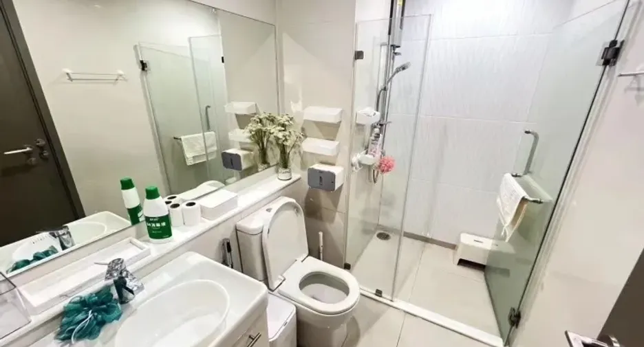 Condo en venta y en alquiler de 2 habitaciones en Huai Khwang, Bangkok