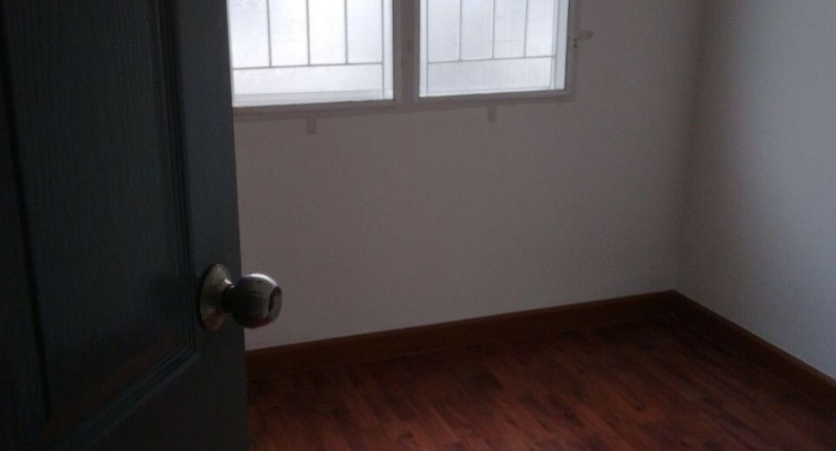 Reihenhaus zum Kauf mit 3 Zimmer in Bang Yai, Nonthaburi