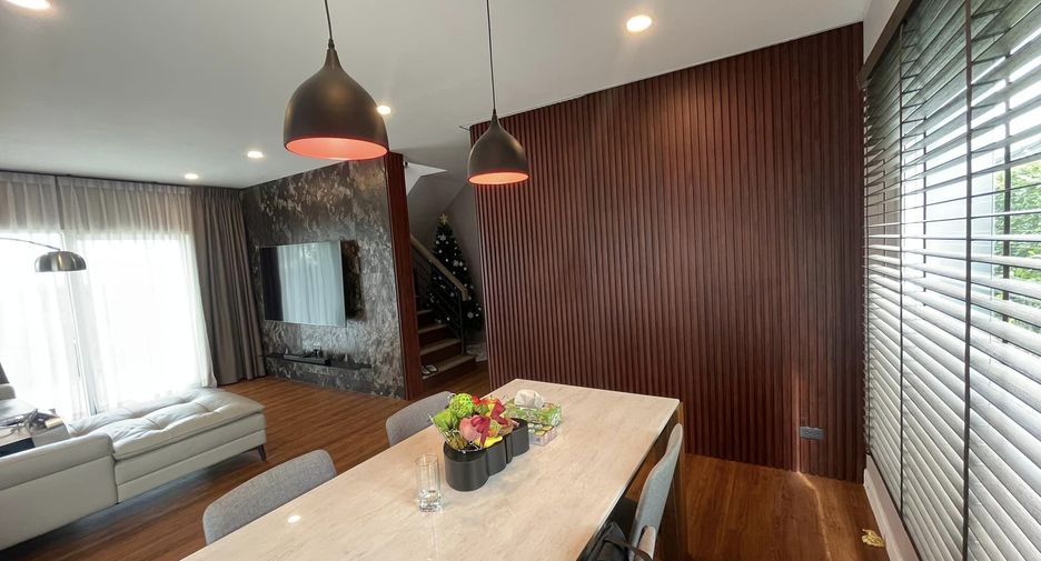 For sale 4 bedrooms house in Lat Krabang, Bangkok