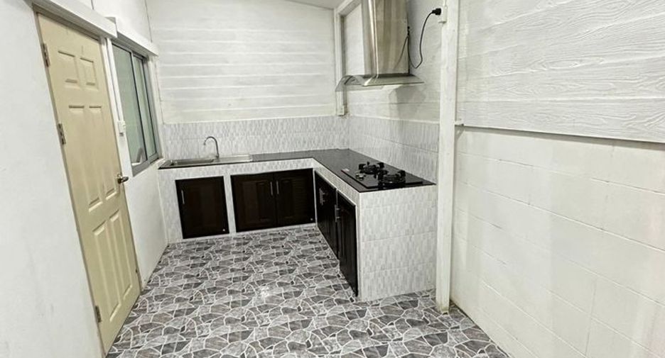 For sale 2 bedrooms townhouse in Mueang Pathum Thani, Pathum Thani