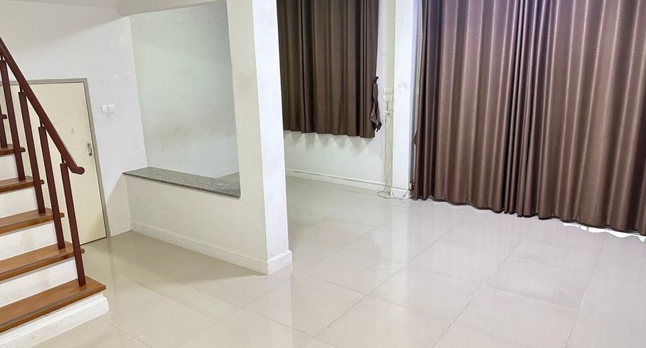 For sale 2 bedrooms townhouse in Mueang Pathum Thani, Pathum Thani