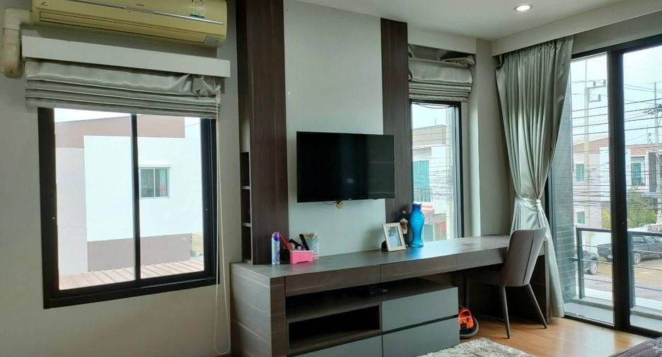 For sale 5 bedrooms house in Mueang Samut Sakhon, Samut Sakhon