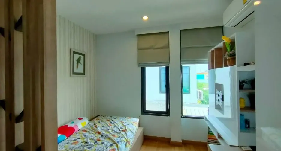 For sale 5 bedrooms house in Mueang Samut Sakhon, Samut Sakhon