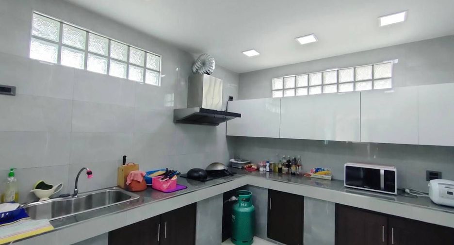 For sale 5 bedrooms house in Mueang Samut Sakhon, Samut Sakhon